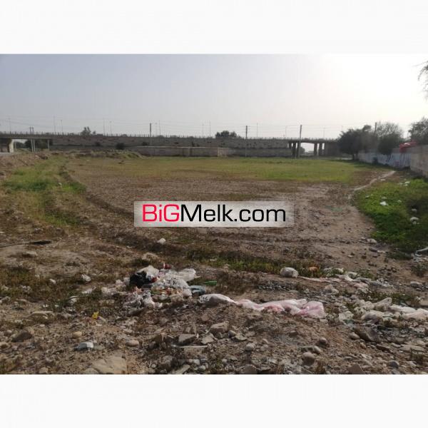 یک قطعه زمین به فروش میرسد
